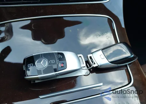 2021 Mercedes-Benz E 450 4Matic z USA, uszkodzony, nr VIN W1KZF5KB2MB001362